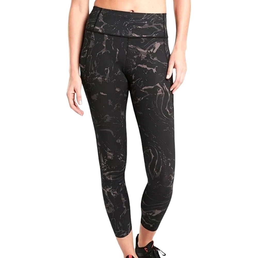 ATHLETA S Velocity Black/Gray Marble 3/4 Length Athletic Leggings Yoga Running S